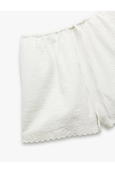 Koton Bol Kesim Pamuklu Beli Bağlamalı Fistolu Brodeli Mini Müslin Şort