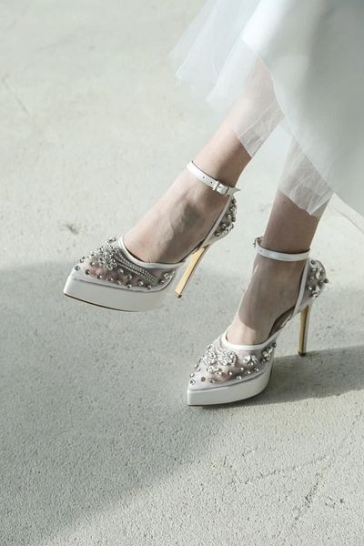 Letafia Pantofi cu toc cu platformă cu detaliu Flora White Stone