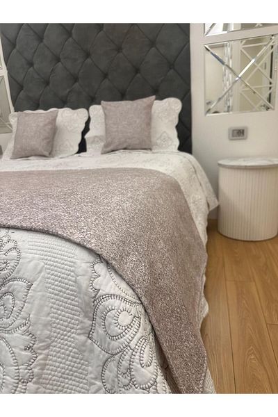 Becenhouse Bed Runner Set Double Spotted Cream 1 Runner 2 Throw Pillows for Home and Hotels