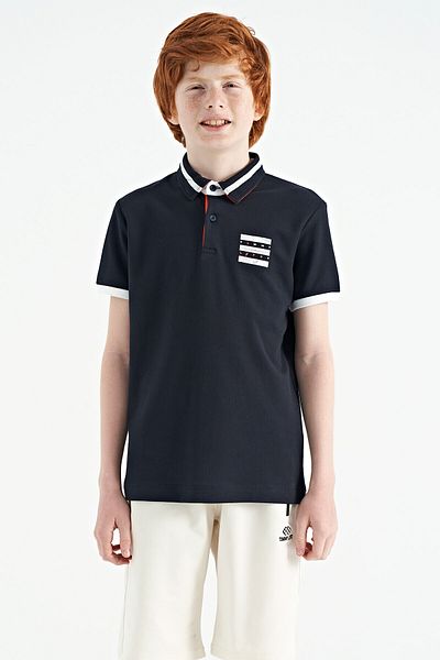 TOMMY LIFE Тъмносиня стандартна тениска за момче с цветен щампа на яката - 11111