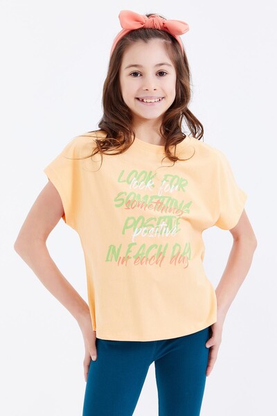 TOMMY LIFE تي شيرت بناتي كبير الحجم مطبوع عليه نص ملون برقبة دائرية - 75029