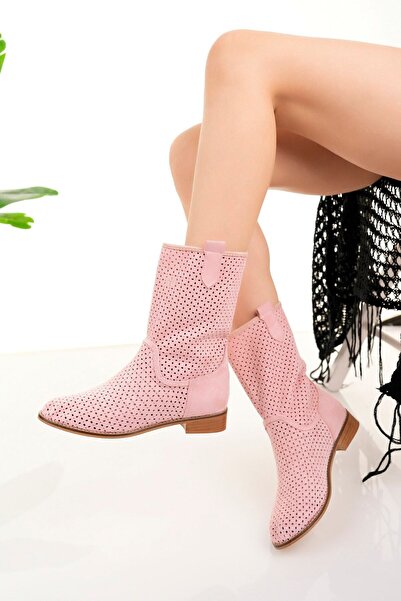 SHOEBOURNE Pudra Pembe Süet Lazer Kesim Delikli Kısa Topuklu Günlük Yazlık Kısa Çizme