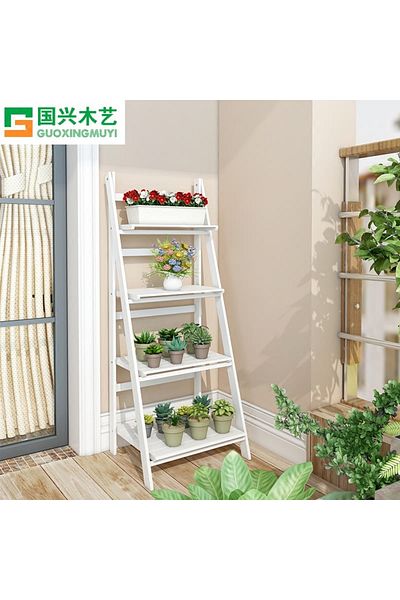 Un Versatile wooden shelf with a modern and durable design suitable for all purposes.