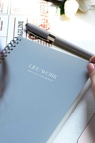 Victoria's Journals Силиконов спирален планер Life&Work 100 гр., цвят слонова кост, А5