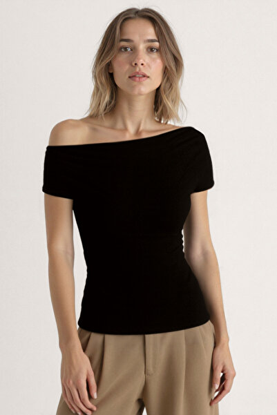 Vitrin Boat Neck Blouse