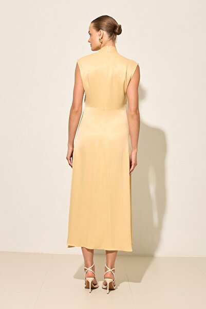 Setre Amber V Yaka Belden Detaylı Midi Boy Kolsuz Elbise