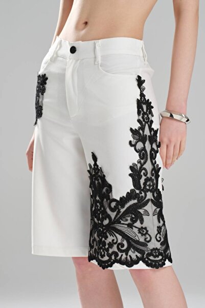 tw3 Γυναικείο σορτς βερμούδα με δαντέλα με απλικέ σχέδιο