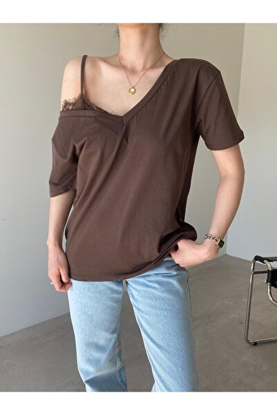 Bade Butik Καφέ μπλουζάκι με λεπτομέρεια από δαντέλα με λαιμόκοψη σε σχήμα V
