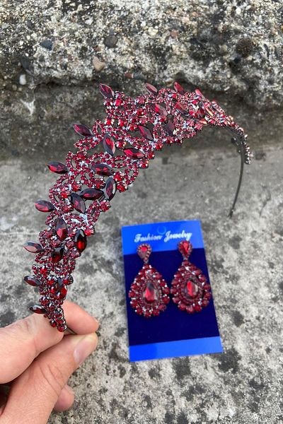 Hobigram Clara Burgundy Bridal Henna Crown Special Occasion Accessory Women's Crown and Drop Shuttle Earring Set