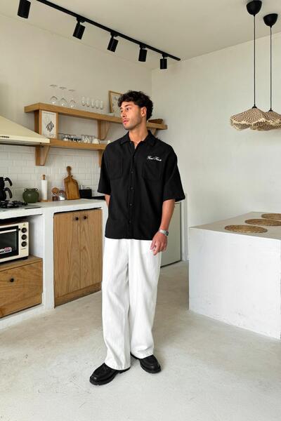 Flaw Wear Чорна вишита сорочка з коротким рукавом з фіксованими сердечками