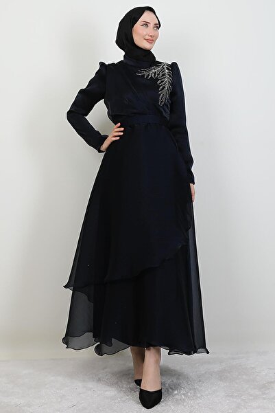 GİYZAMİLA فستان سهرة من الأورجانزا المرصعة باللون الأزرق الداكن