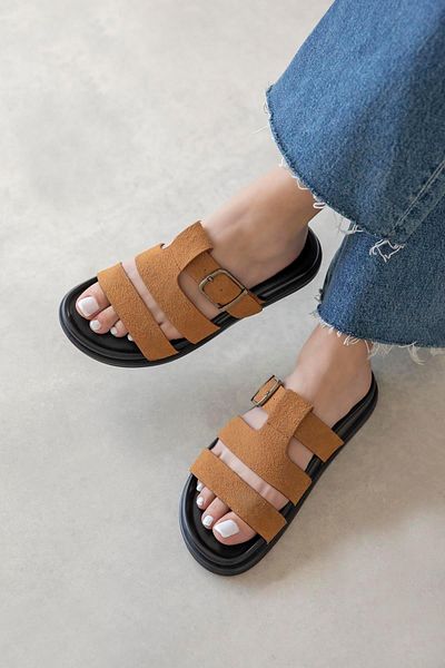 STRASWANS Toff Γυναικεία Πόρπη Λεπτομέρεια Daily Comfort Suede Παντόφλες Καφέ