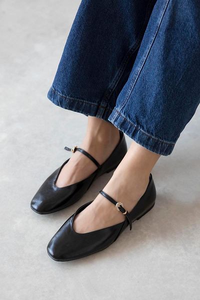 STRASWANS Evve Women's Buckle Detail Wrinkled Leather Ballerinas Black