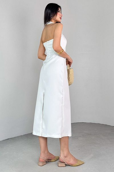 Cappmoda ELB-01791 Φόρεμα με λευκό λαιμό και λουράκι από πλαστικοποιημένο πολυβισκόνη με σχισμή στην πλάτη