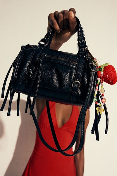 Bershka Women Bags 👜 40-80% off! | Chic & Trendy - Trendyol
