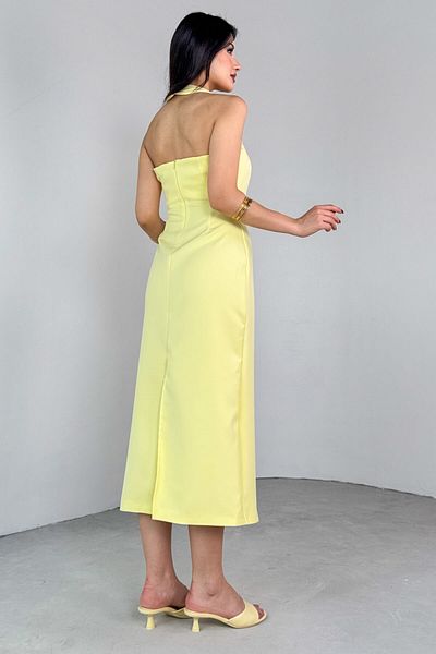 Cappmoda ELB-01791 Φόρεμα με λουράκι με ρυθμιζόμενο λαιμό κίτρινο πλαστικοποιημένο πολυβισκόνη ύφασμα με σχισμή στην πλάτη