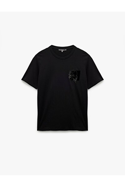 Koton Bisiklet Yaka Pamuklu Regular Fit Kuru Kafa İşlemeli Kısa Kollu Tişört