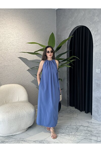 By Merve Darende Rochie modală cu gât