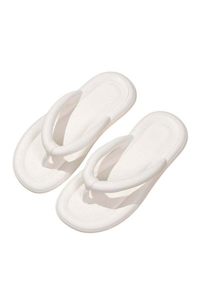 huitich Women’s Lightweight Summer Flip-Flops Fashionable Beach & Casual Slippers