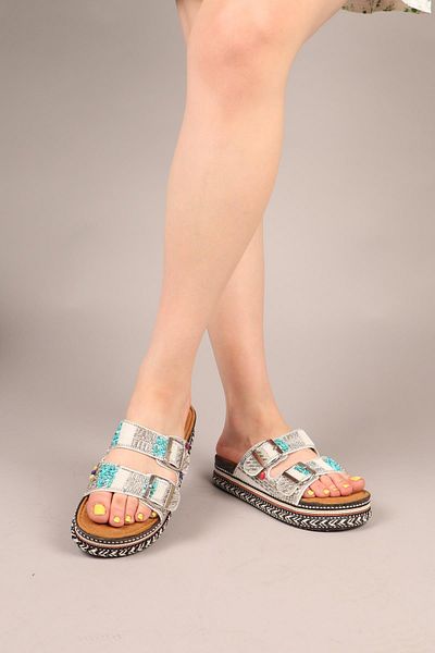 Birikon Concha Slippers with Beads and Stone Accessories White
