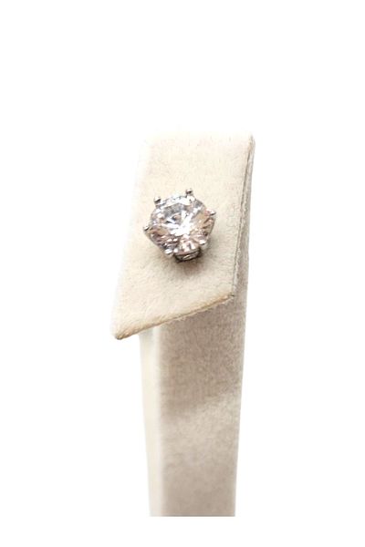 XUPING JEWELRY أقراط Xuping Jewelery ذات المظهر الماسي من الفولاذ المقاوم للصدأ ولا تسبب الحساسية