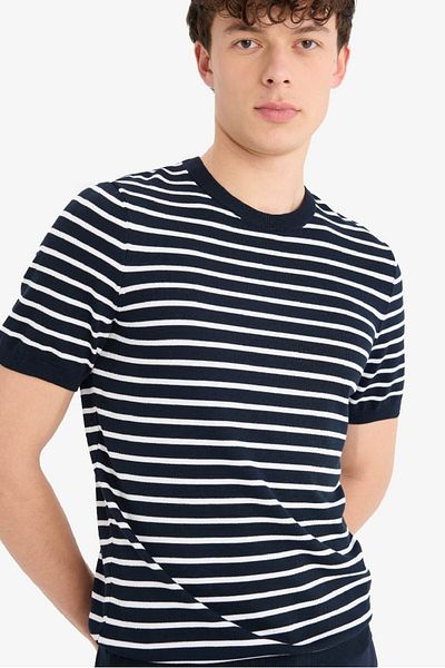 DeFacto Standard Fit Rundhalsausschnitt Gestreiftes Strickwaren Kurzarm T-Shirt E3252ax25sm