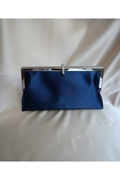 Gül Karatekin محفظة نسائية من الساتان باللون الأزرق الداكن مزينة بالحجر، مودي...