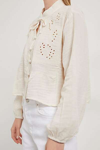 Arma Life Women's Long Sleeve Button Collar Lace Ecru Crop Blouse