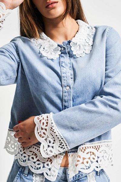 its basic Women's Denim Color 4S5-103 Viscose Fabric Special Design Denim Shirt with Lace Detail