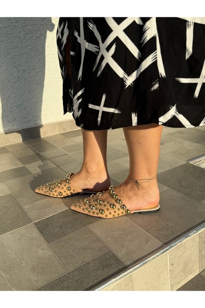 BURCU COLLECTİON Alice Pointed Toe Nude Women's Slippers with Gold Drop Accessories