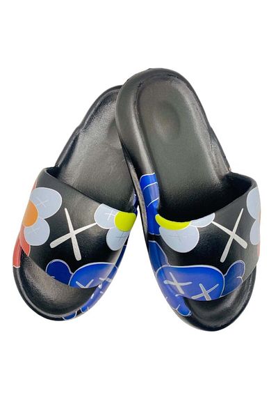 CRACOS Comfortable beach or pool slippers, grafitti pattern, black, size 40-41, 25 centimeters