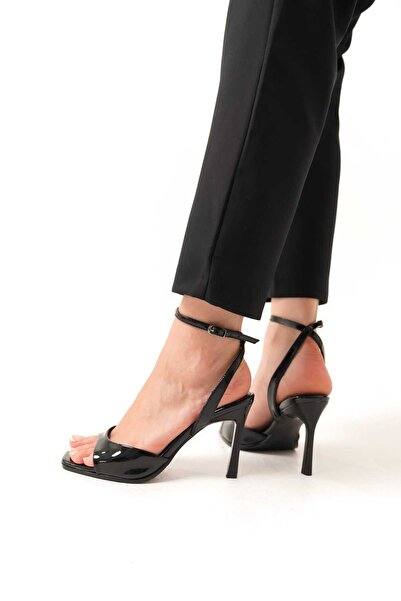 TOPUK Maddy Black Patent Leather Ankle Strap High Heeled Shoes