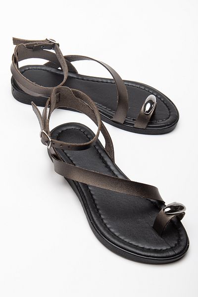 DENORA Platinum Matte Leather Single Toe Strap Ring Detail Daily Sandals