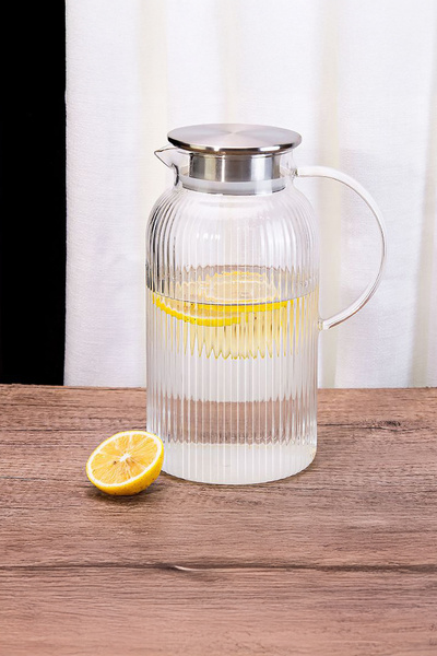 Vadi Metal Kapaklı Borosilikat Isıya Dayanıklı Çizgili Cam Sürahi 1,6 Litre