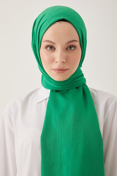 MENESSA Crinkle Silk Shawl Green