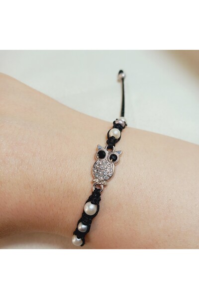 Crystal Atelier سوار مكرامية أسود مصنوع يدويًا مع شكل بومة كريستالية وتفاصيل ...