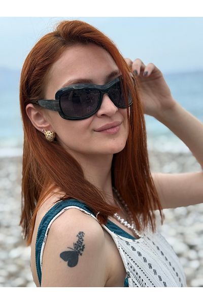 Ferrucci Stylish Women's Sunglasses with Black Oval Frame and Black Metal Detail