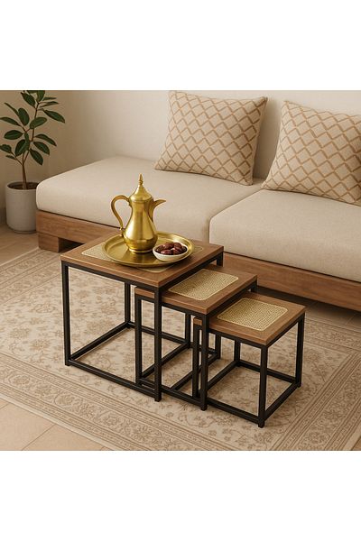 Un Square side table set with a modern design and a natural touch