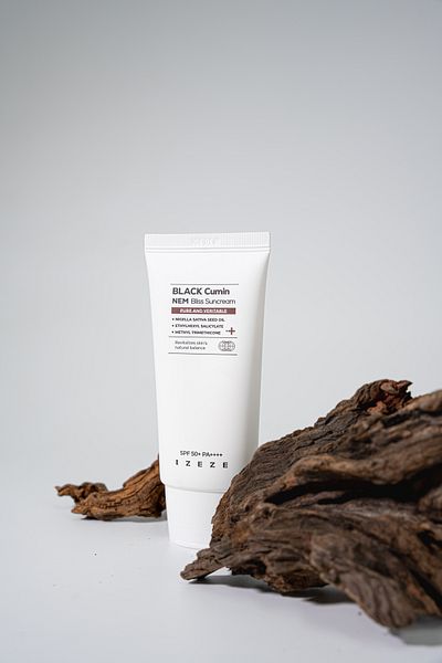 IZEZE Black Cumin Nem Bliss Sunscreen, 50ml |   Spf50+ Pa++++ Moisturizing, Soothing Uv Protector
