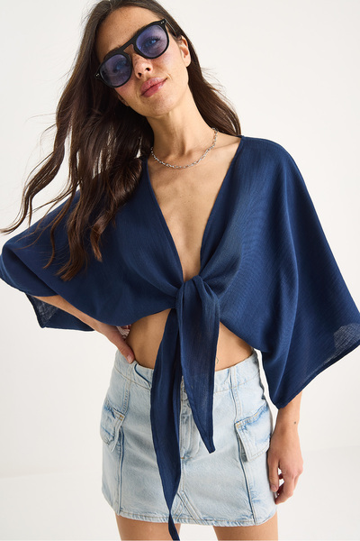 Bianco Lucci Kadın Geniş Kollu V Yaka Bağlama Detaylı Müslin Bluz 4729 60283396