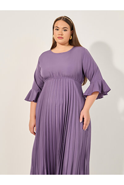 Styli Plus Size Solid Accordion Pleated A-Line Maxi Dress