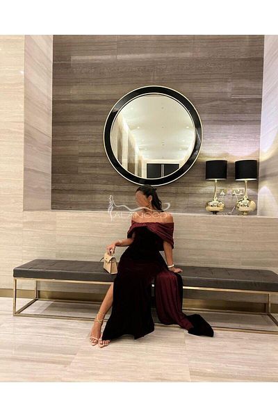 ALANOOD FASHION Burgundy red velvet off-the-shoulder dress