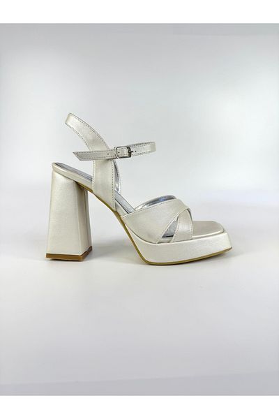 E&L Company 11cm Off-White Leather, Angular Mould.