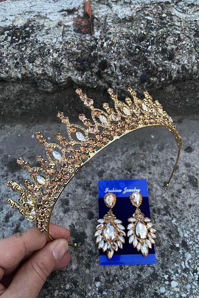 Hobigram Abrienda Gold Bridal Henna Crown Special Occasion Accessory Women's Crown and Wide Shuttle Earring Set
