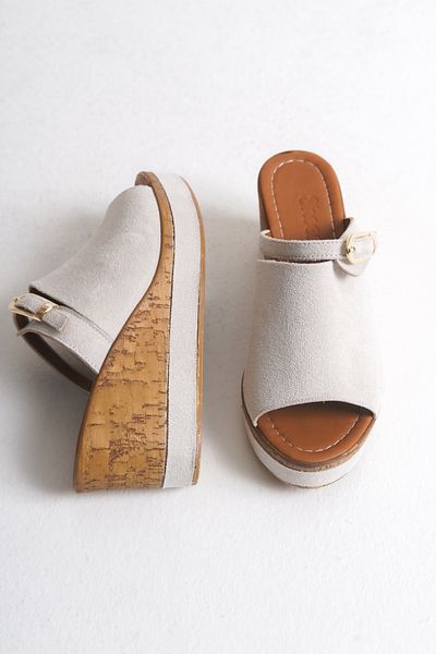 Shoesers Women's Special Design Accessory Single Strap Wedge Heeled Suede Slippers