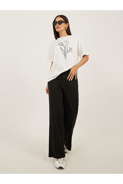Styli Women White Graphic Print Short Sleeve Oversized T-Shirt