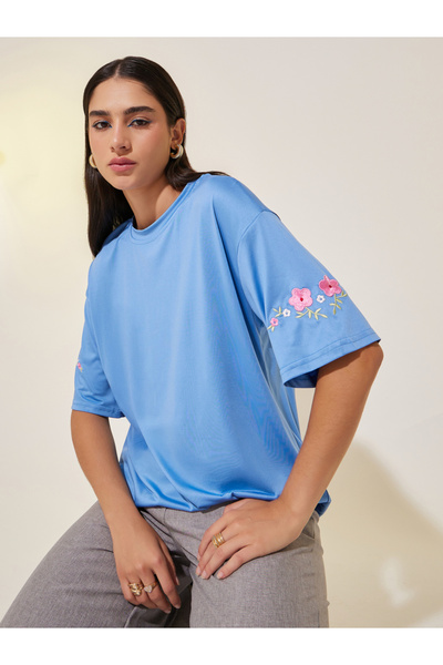 Styli تي شيرت مطرز برقبة دائرية وأكمام قصيرة