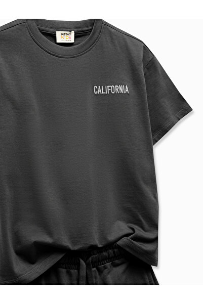 Koton Pamut Crew nyakú, rövid ujjú, hímzett felső, fűzős derékrész rövidnadrággal, kétrészes szett