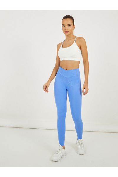 Styli Contrast String Strap Back Detail Sports Bra