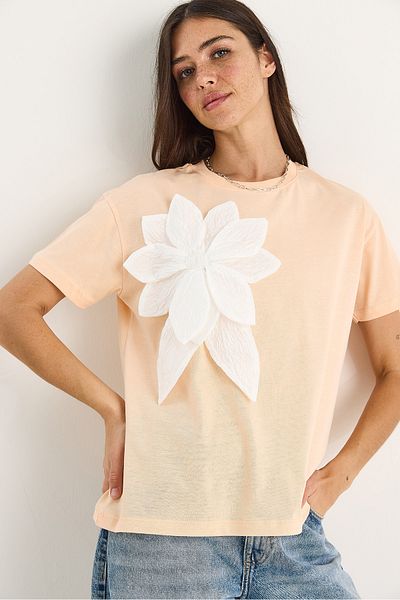 Bianco Lucci Women's Short Sleeve Cotton T-Shirt with Floral Accessories 60602040